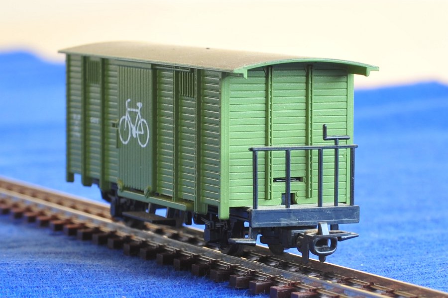 Liliput StLB Bahn fährt Rad 001